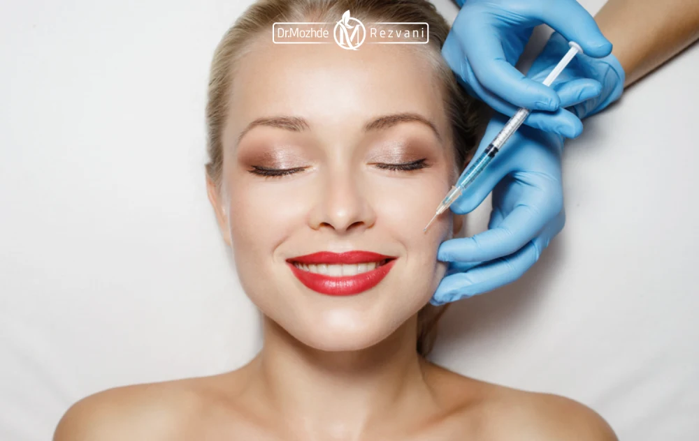 تزریق فیلر خط خنده به صورت یک خانم و رضایت این خانم از تزریق