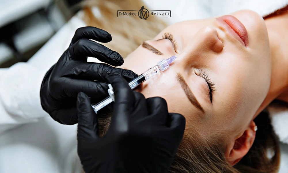 خانومی که تزریق بوتاکس قبل از عمل بینی انجام میدهد