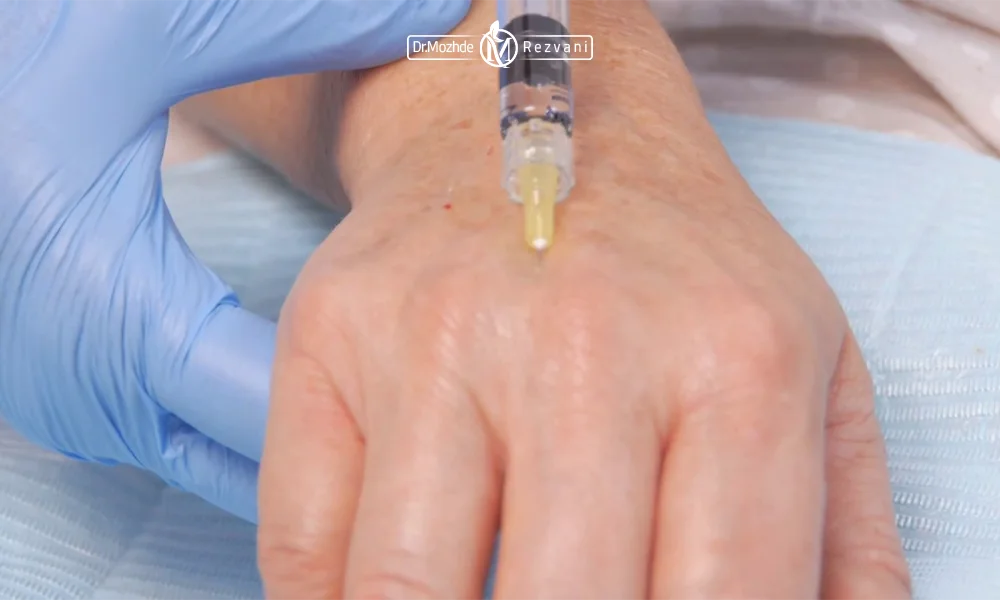 تزریق جالپرو به دست یک بیمار 