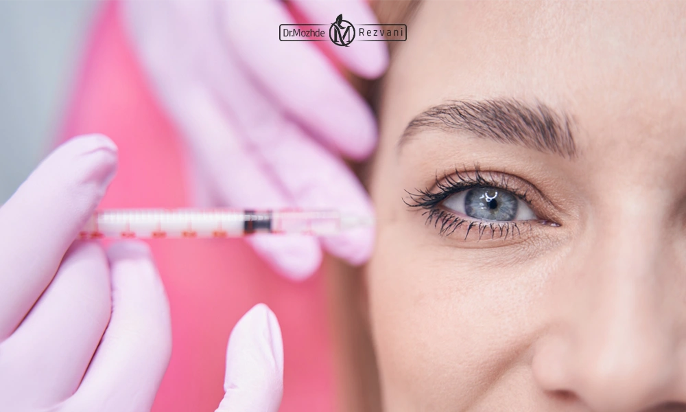 خانمی خوشحال از تزریق فیلر زیر چشم های خود